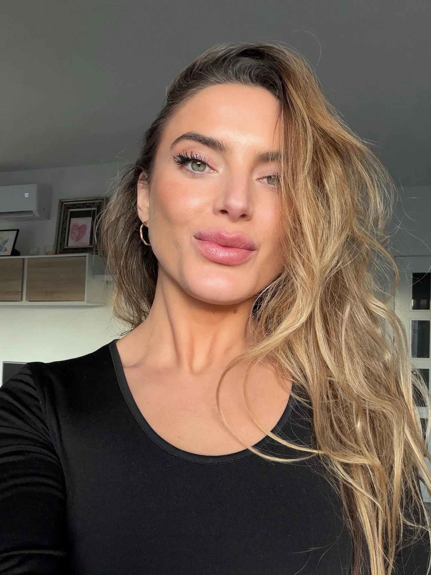 Marta Civietta, retrato con camiseta negra